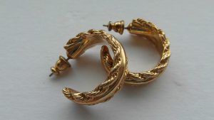 Wird häufig aus 585er Gold hergestellt: Goldschmuck